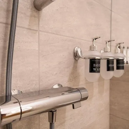 I New I Ac I Wifi - Sun * Boedapest